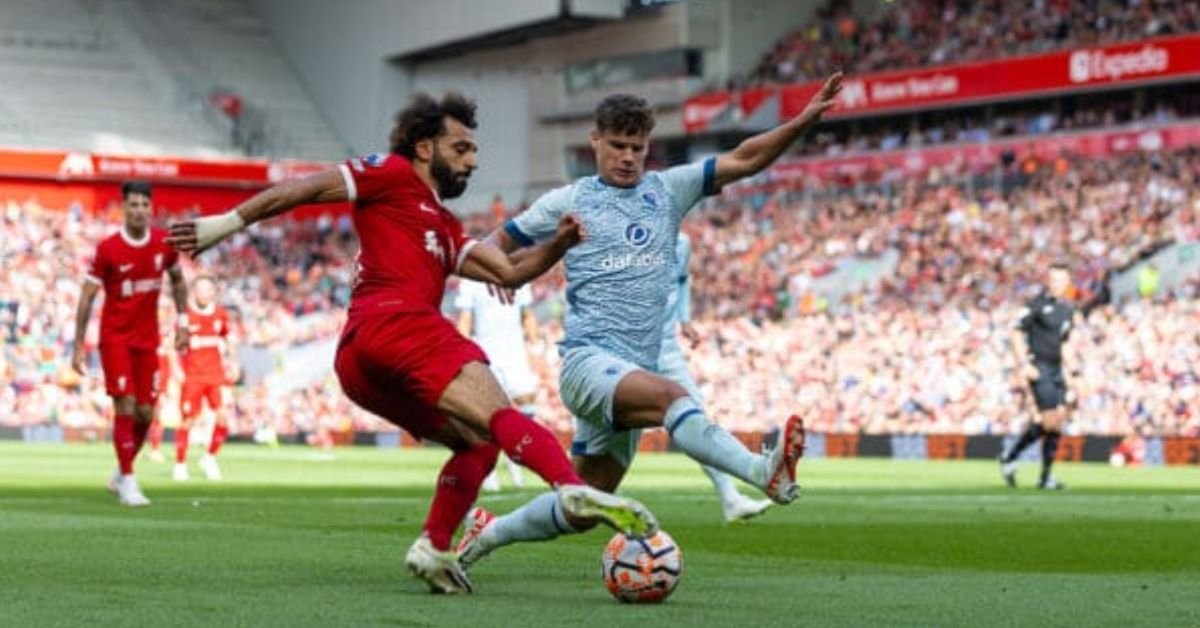 Liverpool move to the top of the English Premier League with a win over Warnmouth