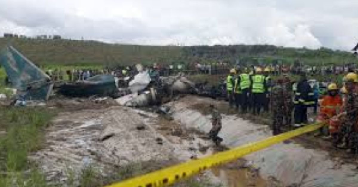 Solar Airlines plane crashes due to load and speed balance problems during take off