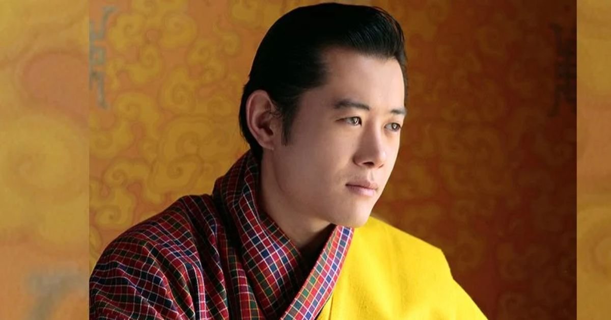 Bhutanese king Jigme Khesar in transit to Nepal visiting Swayambhu and Buddhism
